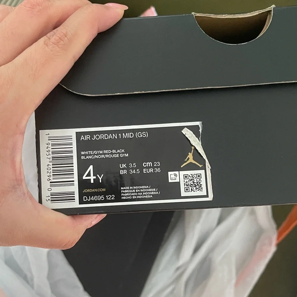 Nike Air Jordan 1 Mid GS Size 4 Youth